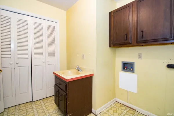 $420,000 | 501 Oriole Drive, Evansville, IN 47715