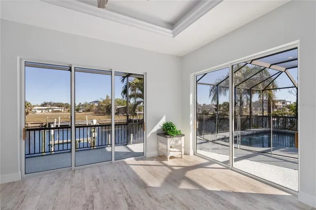 a view of livingroom with furniture