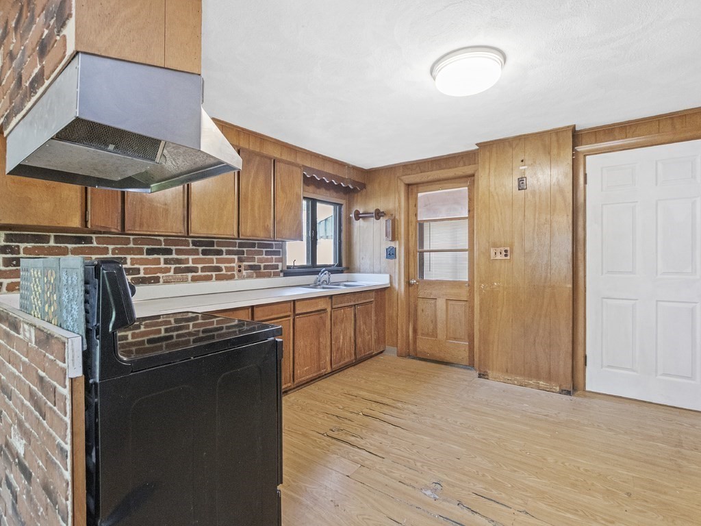 156 Hardy Pond Road Waltham, MA 02451 - Photo 11 of 39