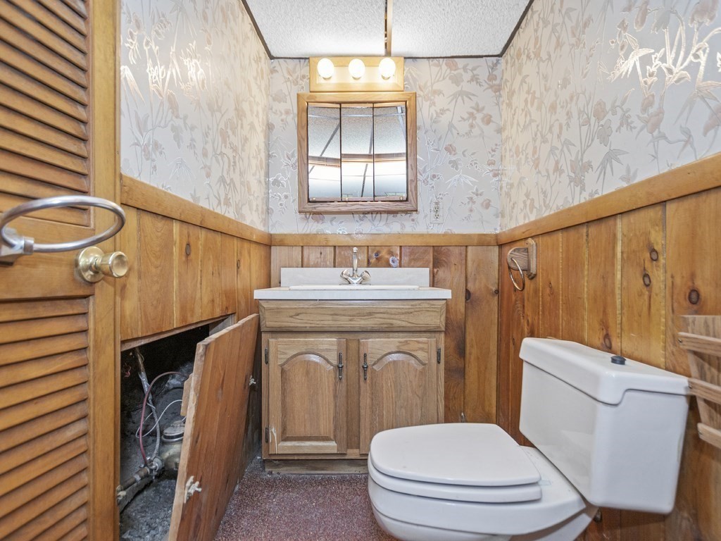 156 Hardy Pond Road Waltham, MA 02451 - Photo 30 of 39