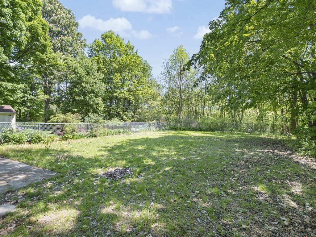 156 Hardy Pond Road Waltham, MA 02451 - Photo 4 of 39