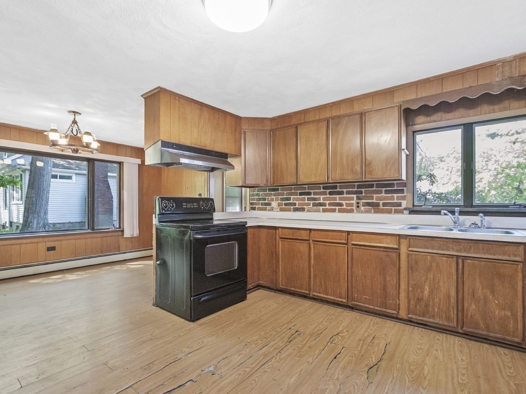 156 Hardy Pond Road Waltham, MA 02451 - Photo 8 of 39