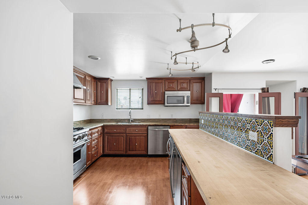 141 Santa Paula Avenue Oxnard, CA 93035 - Photo 11 of 48 DSC07472