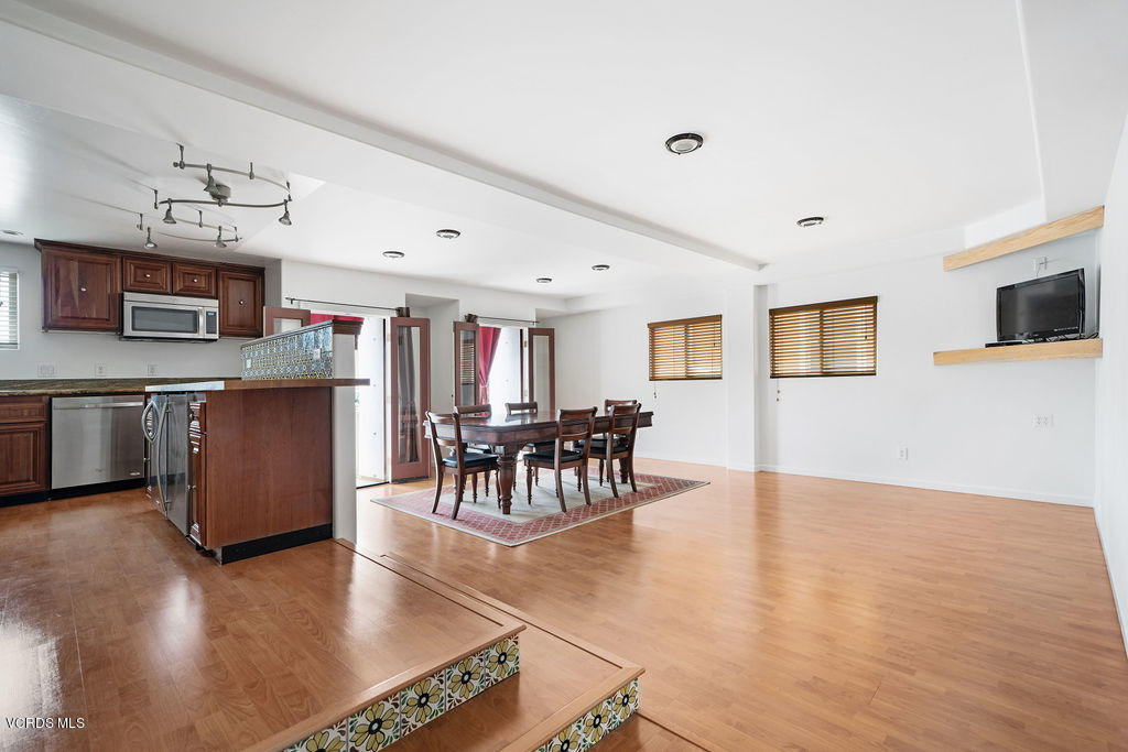 141 Santa Paula Avenue Oxnard, CA 93035 - Photo 3 of 48 DSC07458