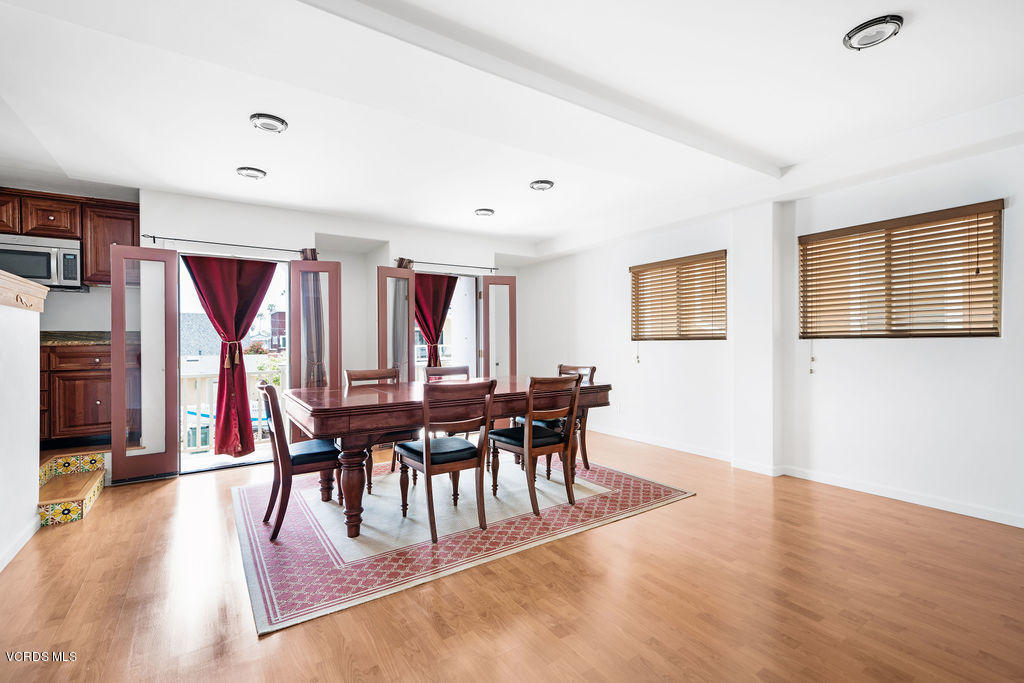 141 Santa Paula Avenue Oxnard, CA 93035 - Photo 4 of 48 DSC07451