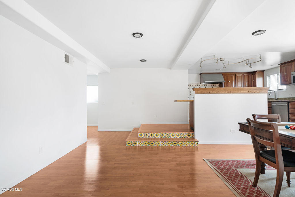 141 Santa Paula Avenue Oxnard, CA 93035 - Photo 8 of 48 DSC07489