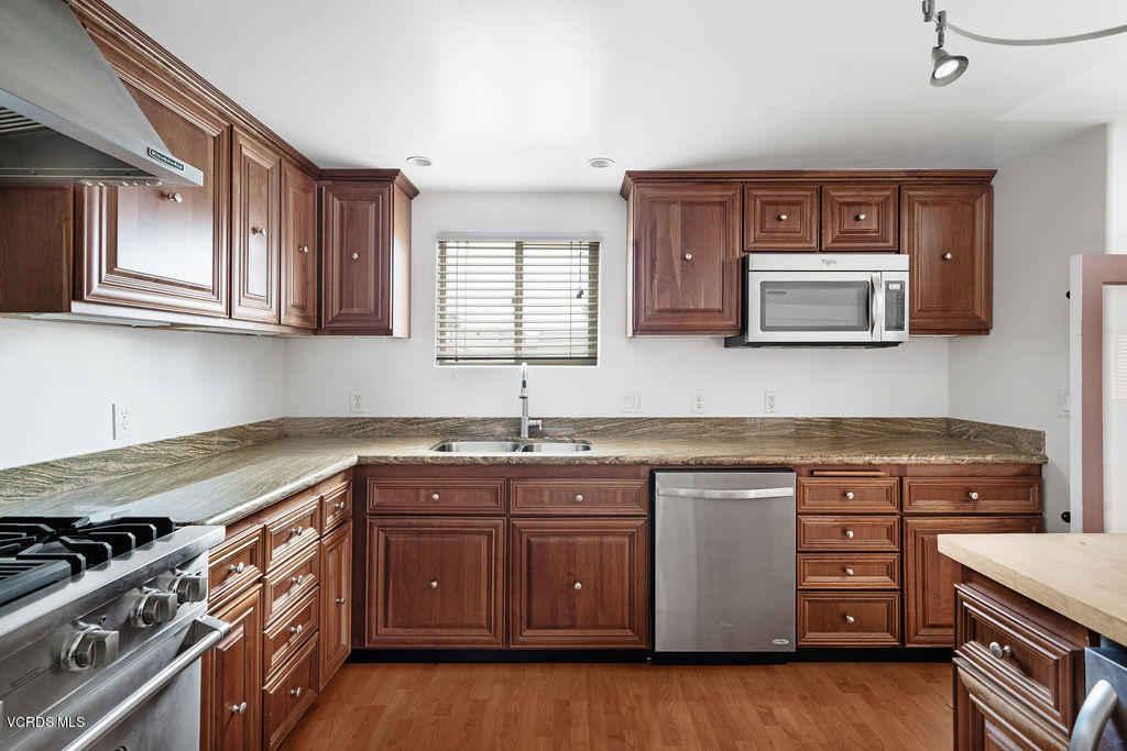 141 Santa Paula Avenue Oxnard, CA 93035 - Photo 9 of 48 DSC07476
