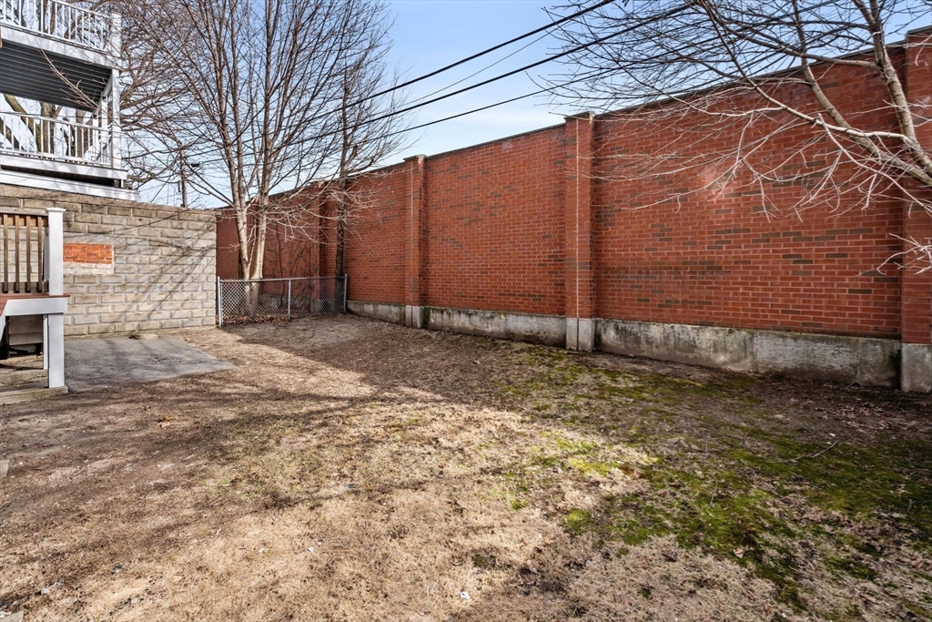 93 Sydney Street, Unit 3 Boston, MA 02125 - Photo 25 of 28 a backyard of a house