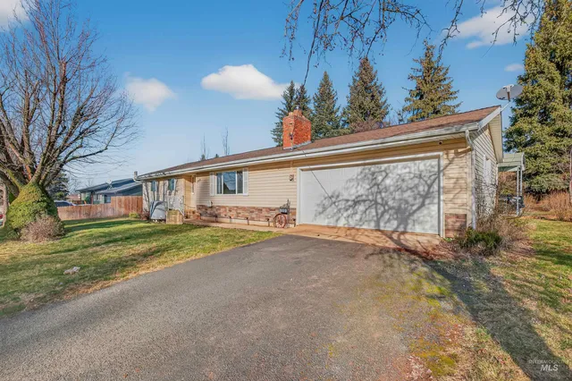 $395,000 | 209 Walnut Drive, Potlatch, ID 83855