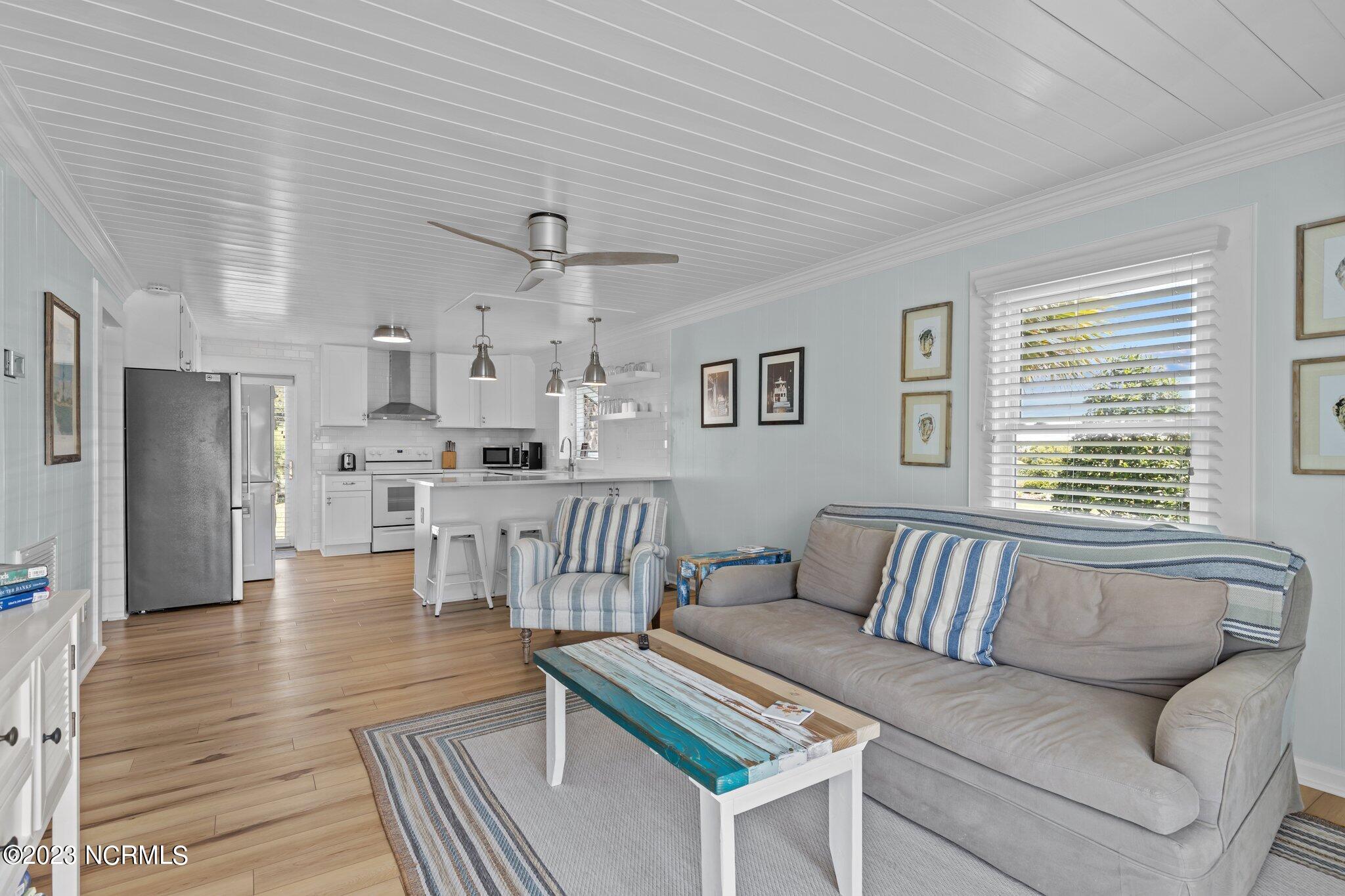 427 East Fort Macon Road Atlantic Beach, NC 28512 - Photo 7 of 42 Living room/Kitchen