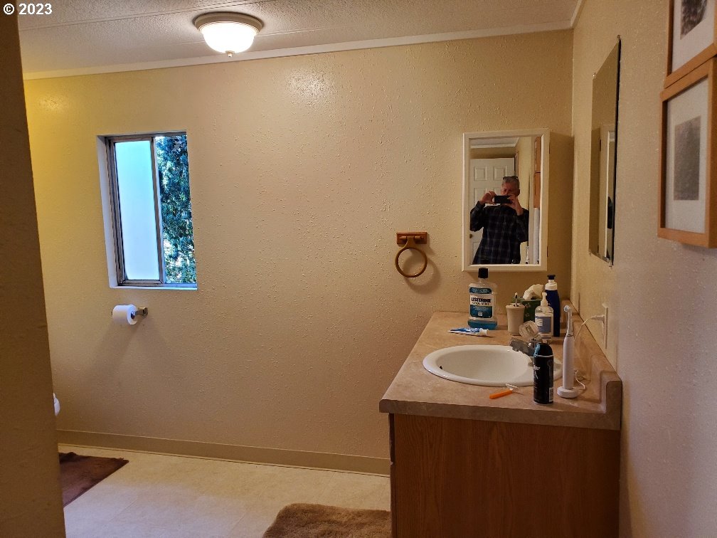 21 Sonnys Road Stevenson, WA 98648 - Photo 14 of 20 Bathroom, Attached