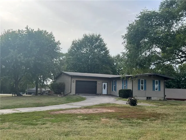 $389,950 | 14096 Mitchell Court, Basehor, KS 66007