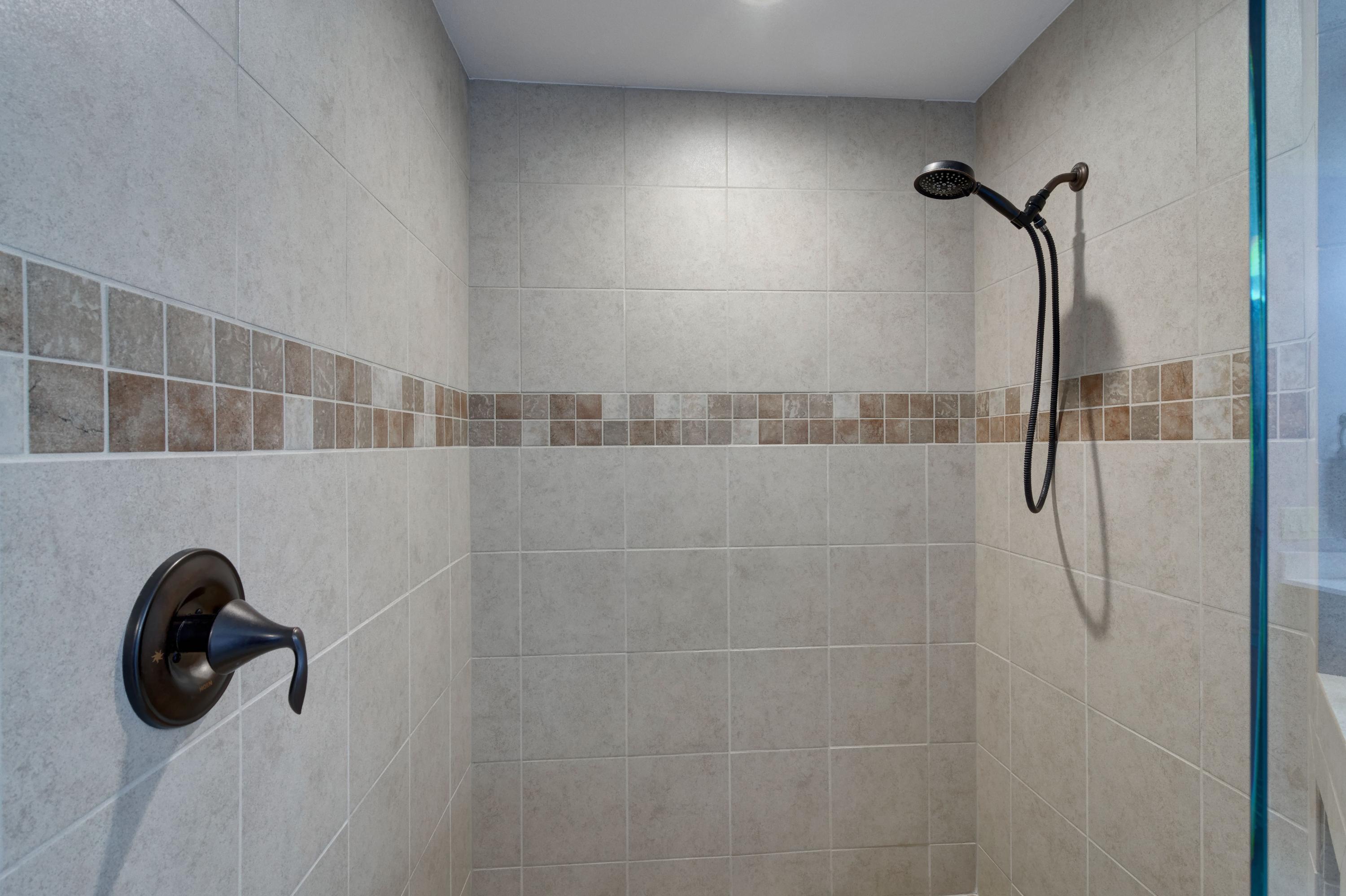 2592 Crescent Road Navarre, FL 32566 - Photo 34 of 67 37-137_Master_Bathroom_05