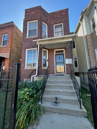 $2,100 | 3530 North Elston Avenue, Unit 1, Chicago, IL 60618