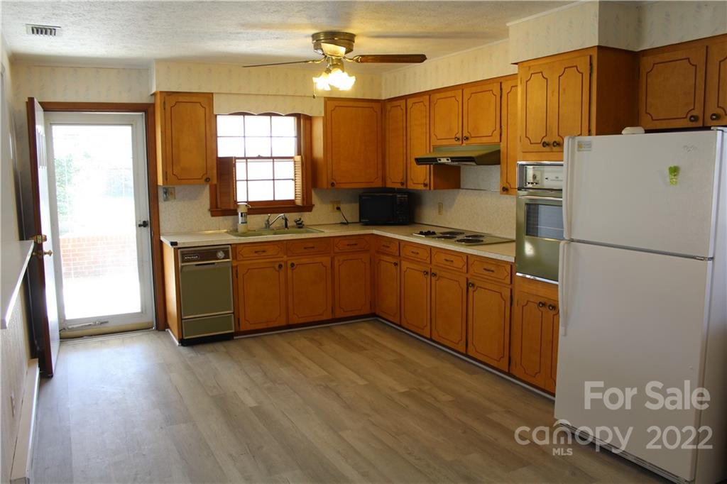 2292 Crestview Street Morganton, NC 28655 - Photo 10 of 26 Gallery Image 10