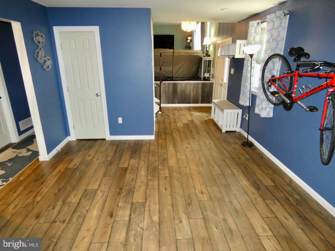 23 Upland Court Newark, DE 19713 - Photo 25 of 84 Family Room w/ view of Foyer entry