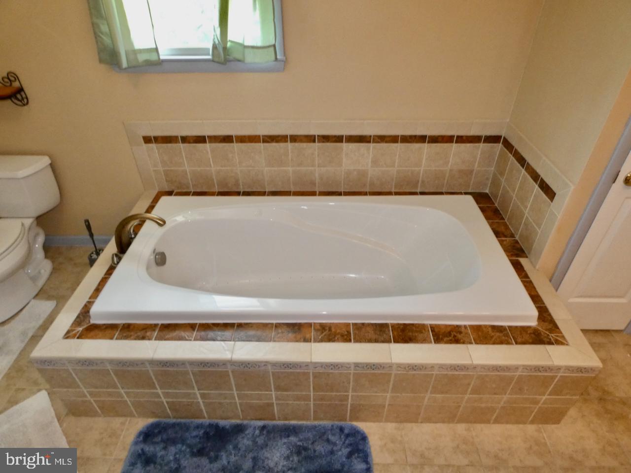 23 Upland Court Newark, DE 19713 - Photo 36 of 84 a bathroom with a bath tub