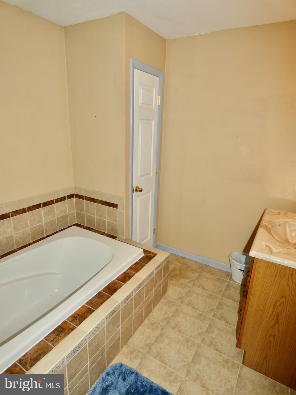 23 Upland Court Newark, DE 19713 - Photo 40 of 84 Primary Bathroom