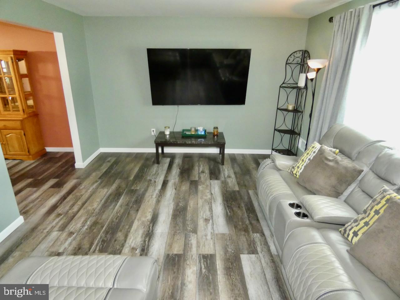 23 Upland Court Newark, DE 19713 - Photo 5 of 84 a living room with furniture and a flat screen tv