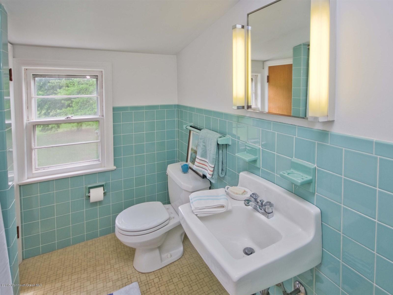 39 Hope Road Tinton Falls, NJ 07724 - Photo 22 of 30 024_LOFT BATHROOM