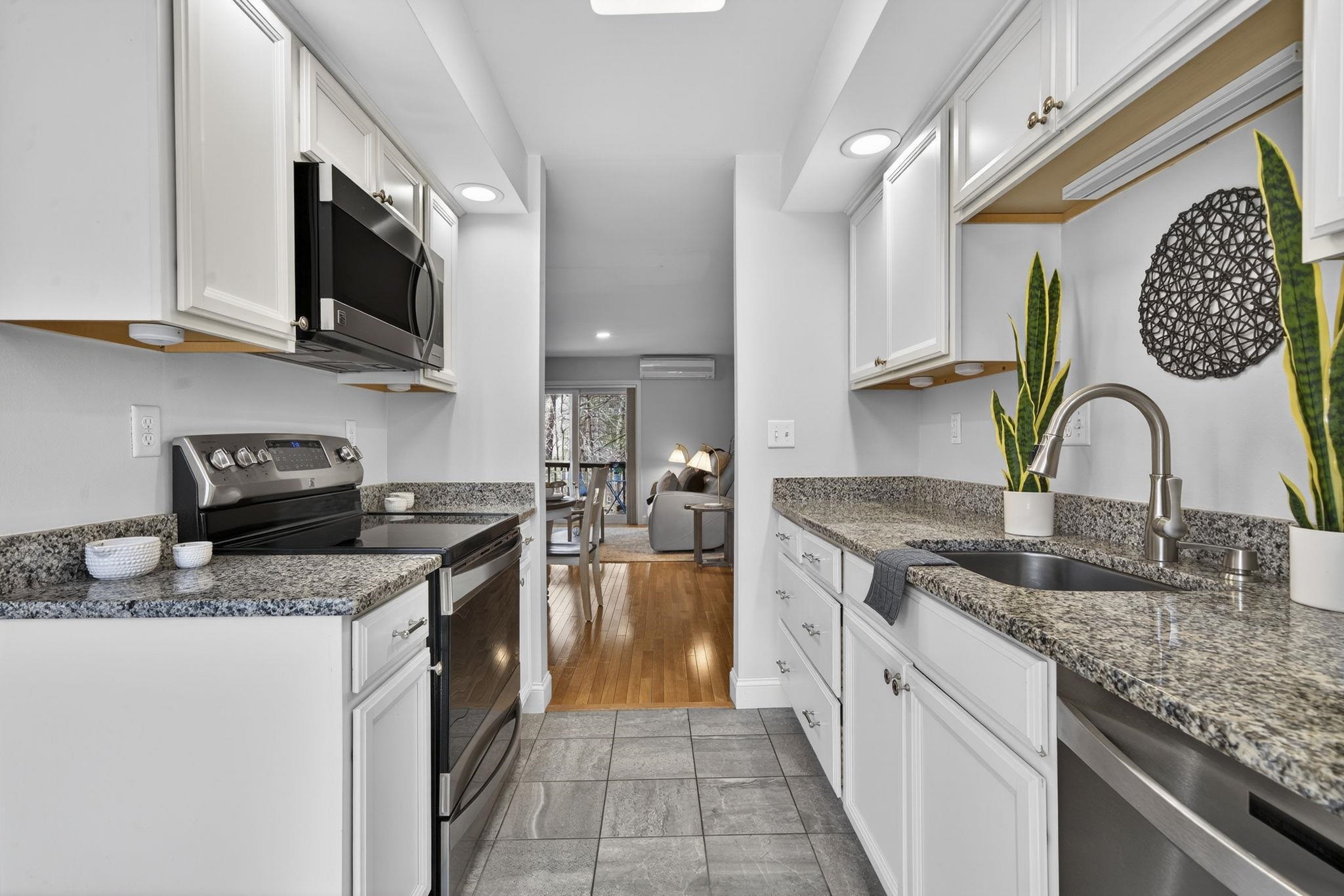 5 Walnut Circle Merrimack, NH 03054 - Photo 3 of 49