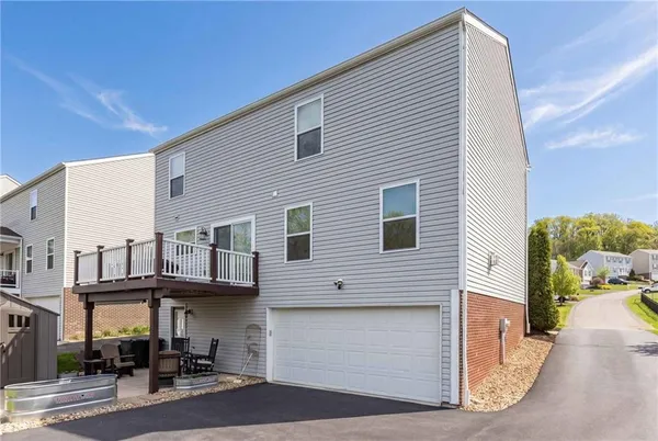 $434,900 | 327 Everest Circle, Houston, PA 15342