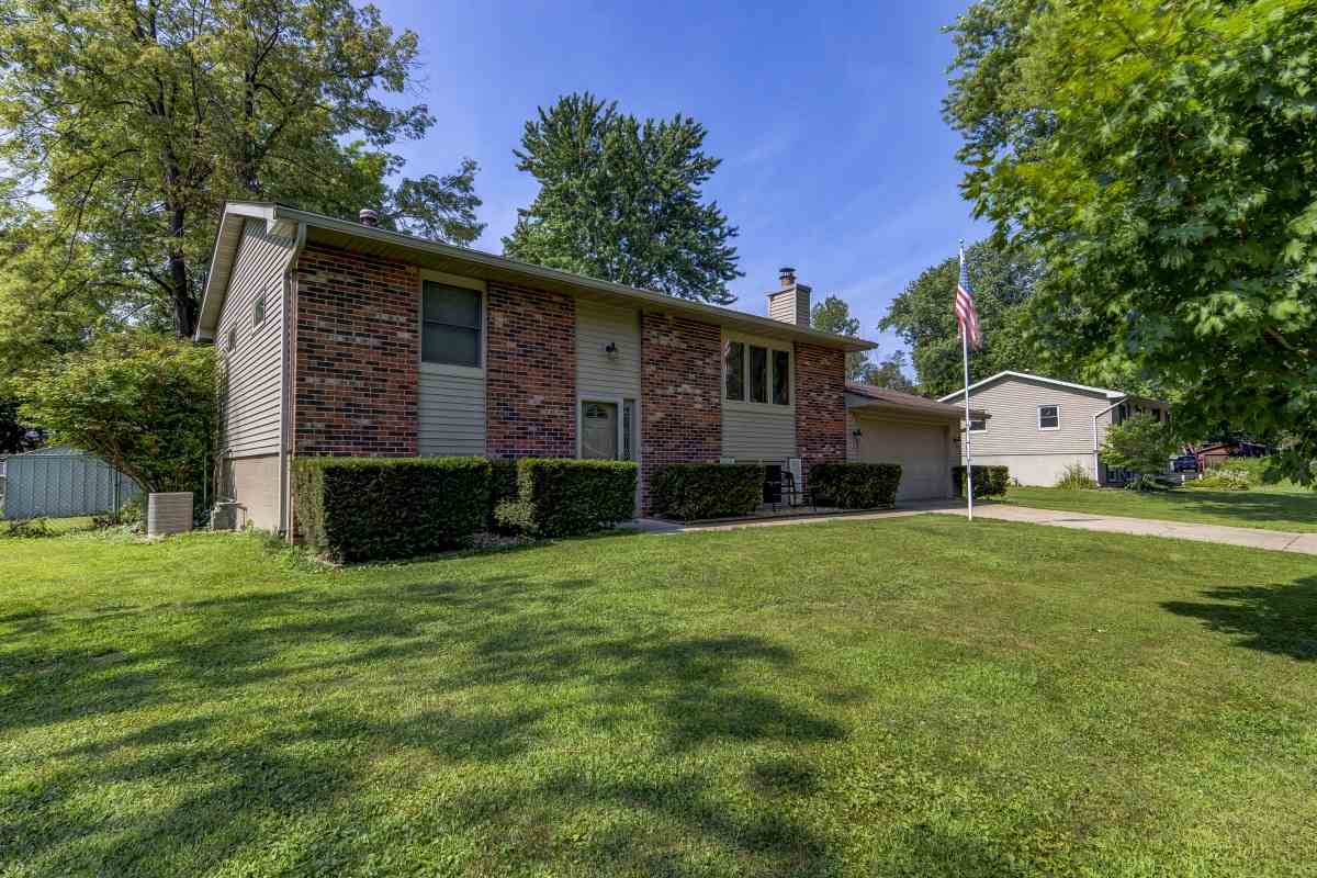 8 Rainbow Road Springfield, IL 62712 - Photo 2 of 32