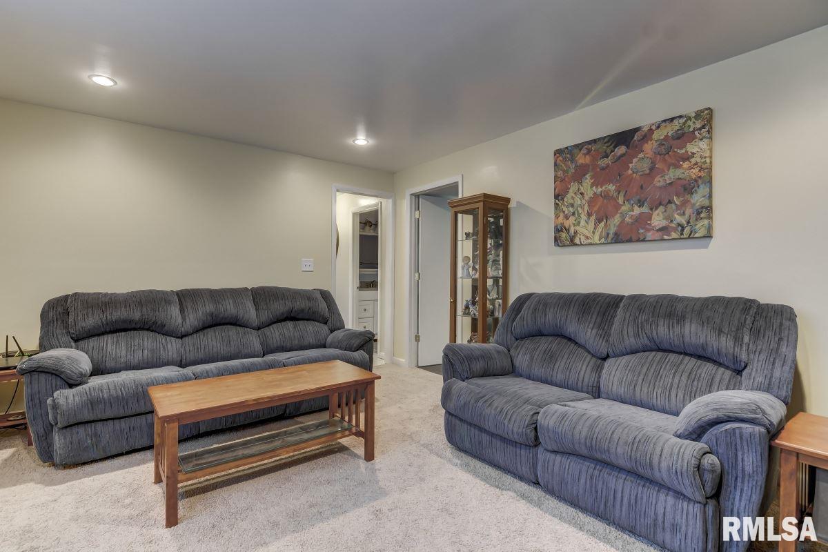 8 Rainbow Road Springfield, IL 62712 - Photo 27 of 32