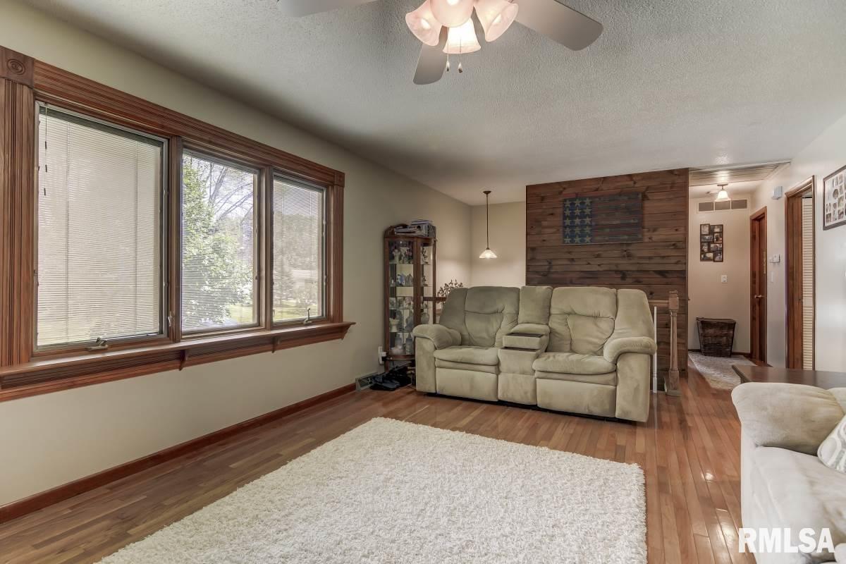 8 Rainbow Road Springfield, IL 62712 - Photo 4 of 32