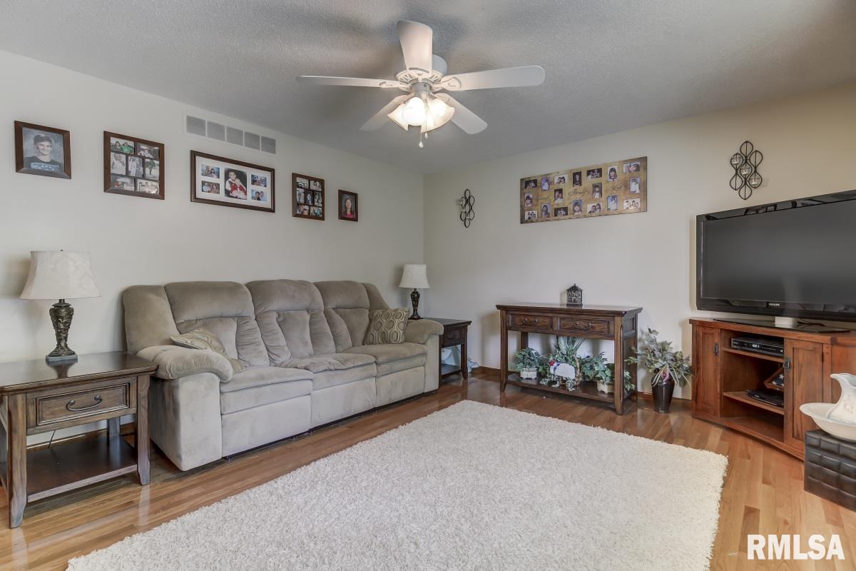 8 Rainbow Road Springfield, IL 62712 - Photo 8 of 32