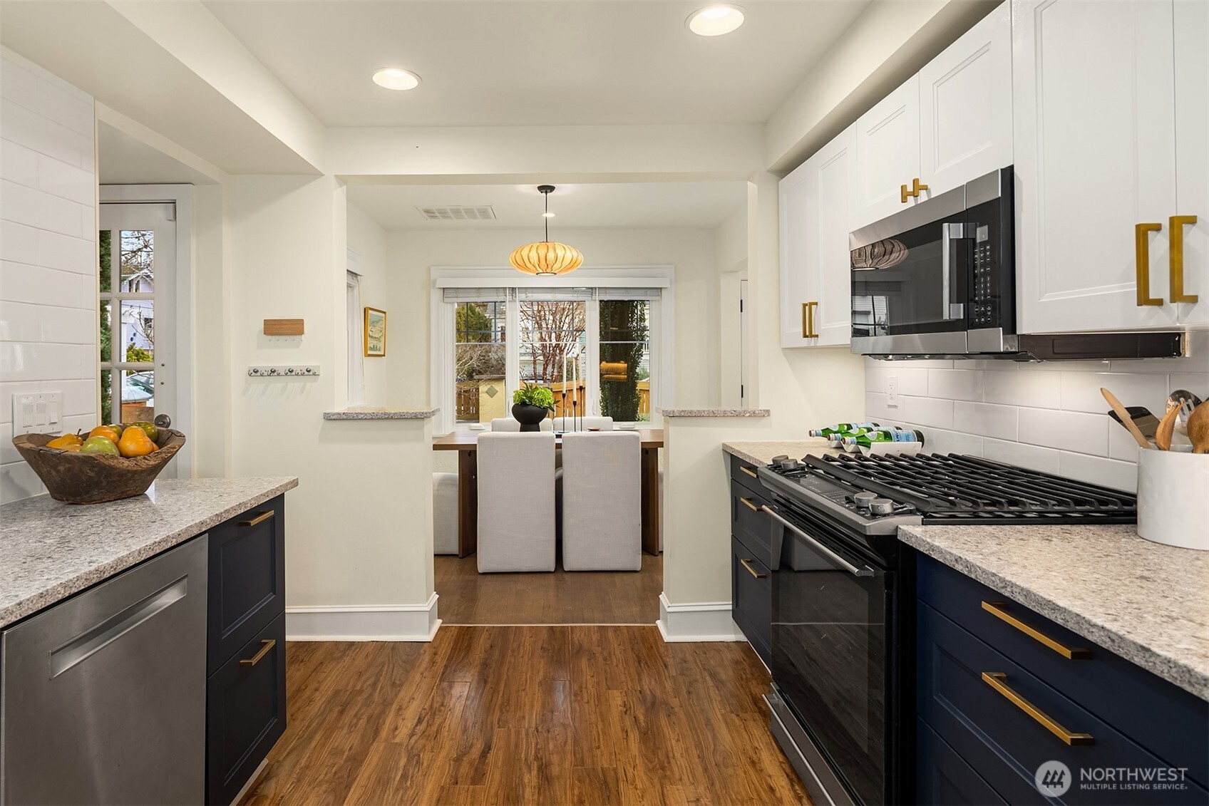 6237 26th Avenue Northeast Seattle, WA 98115 - Photo 17 of 40