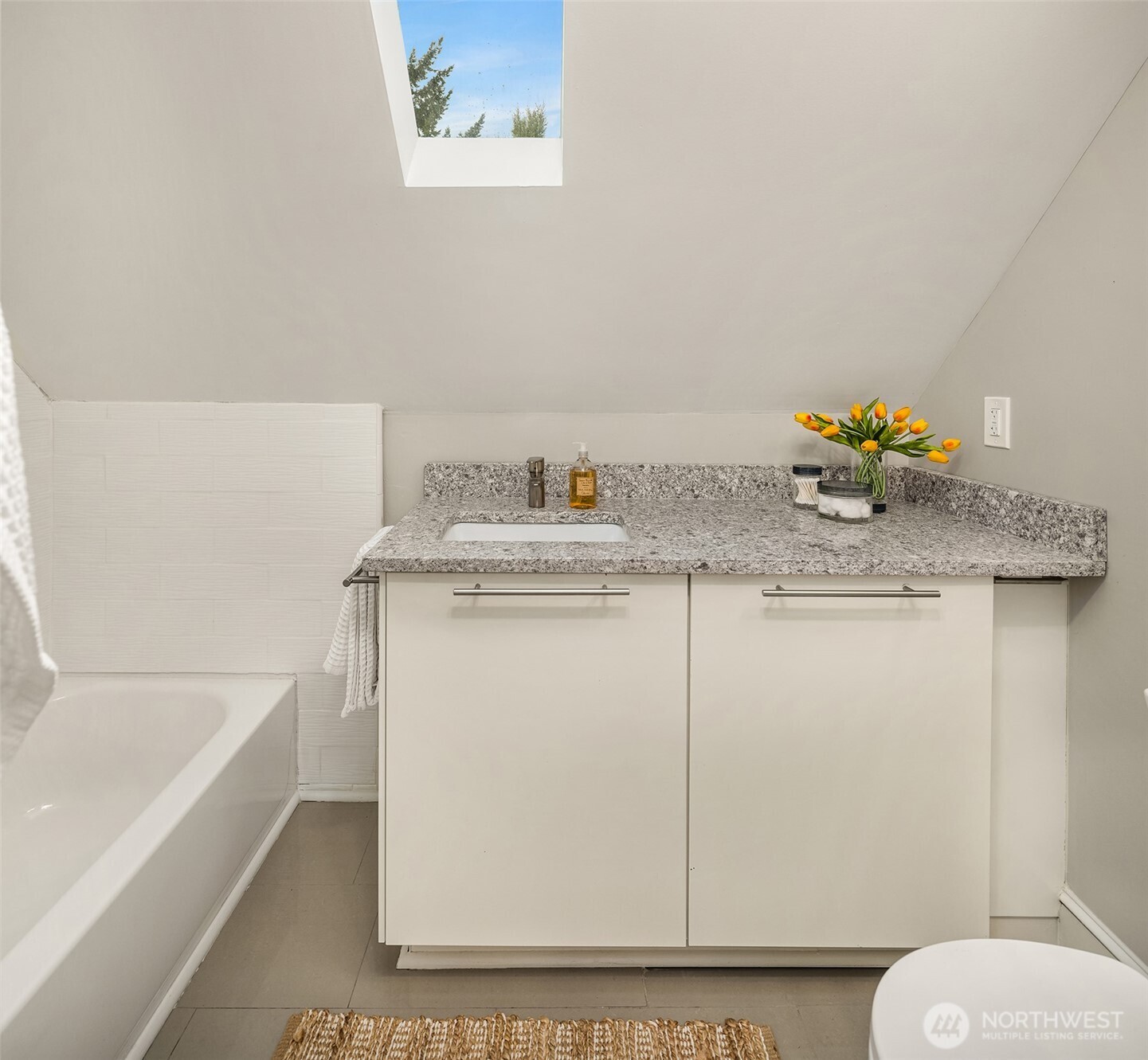 6237 26th Avenue Northeast Seattle, WA 98115 - Photo 26 of 40