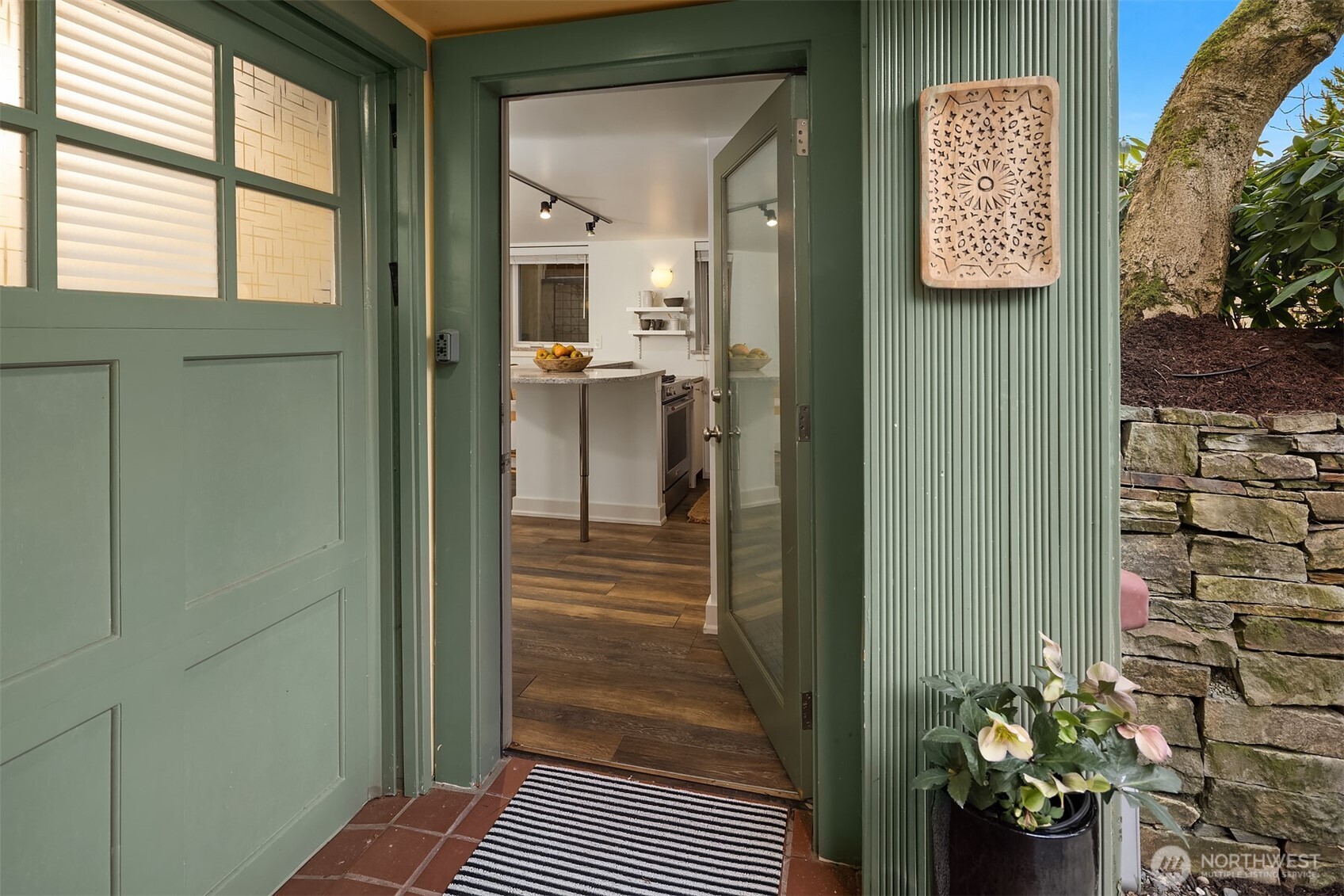 6237 26th Avenue Northeast Seattle, WA 98115 - Photo 27 of 40