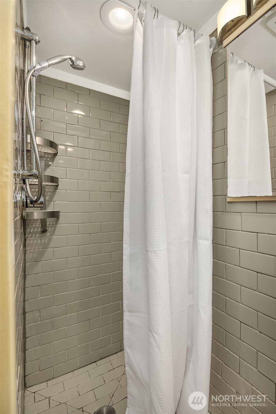 6237 26th Avenue Northeast Seattle, WA 98115 - Photo 37 of 40