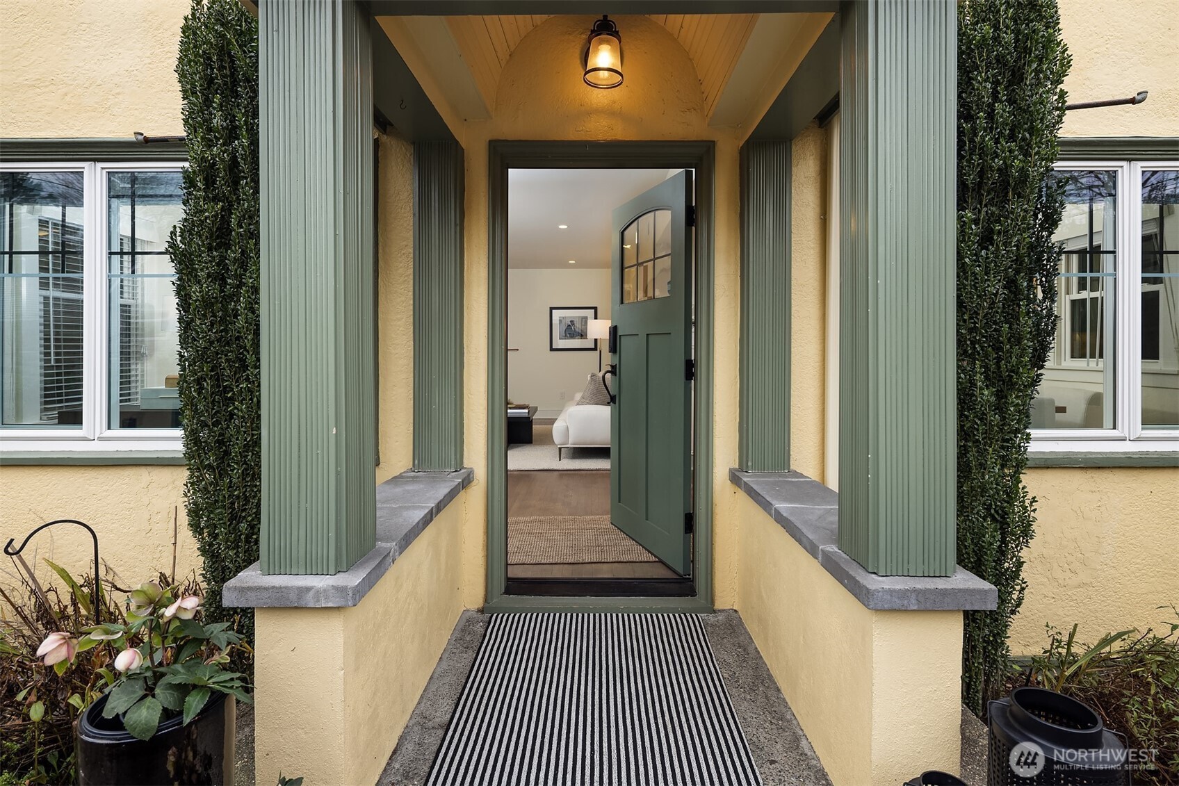 6237 26th Avenue Northeast Seattle, WA 98115 - Photo 5 of 40