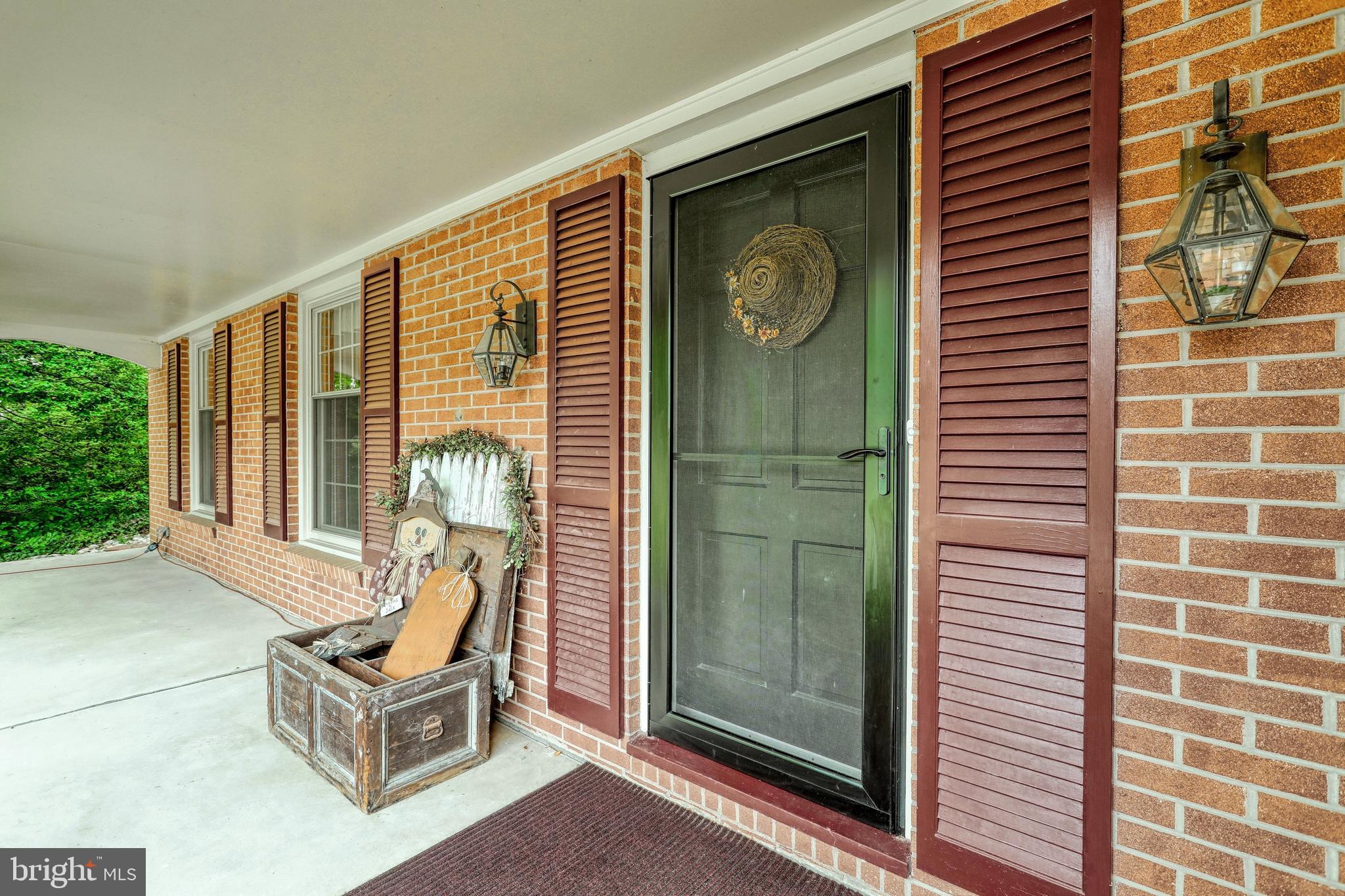 685 Cortleigh Drive York, PA 17402 - Photo 2 of 40 Gallery Image 2