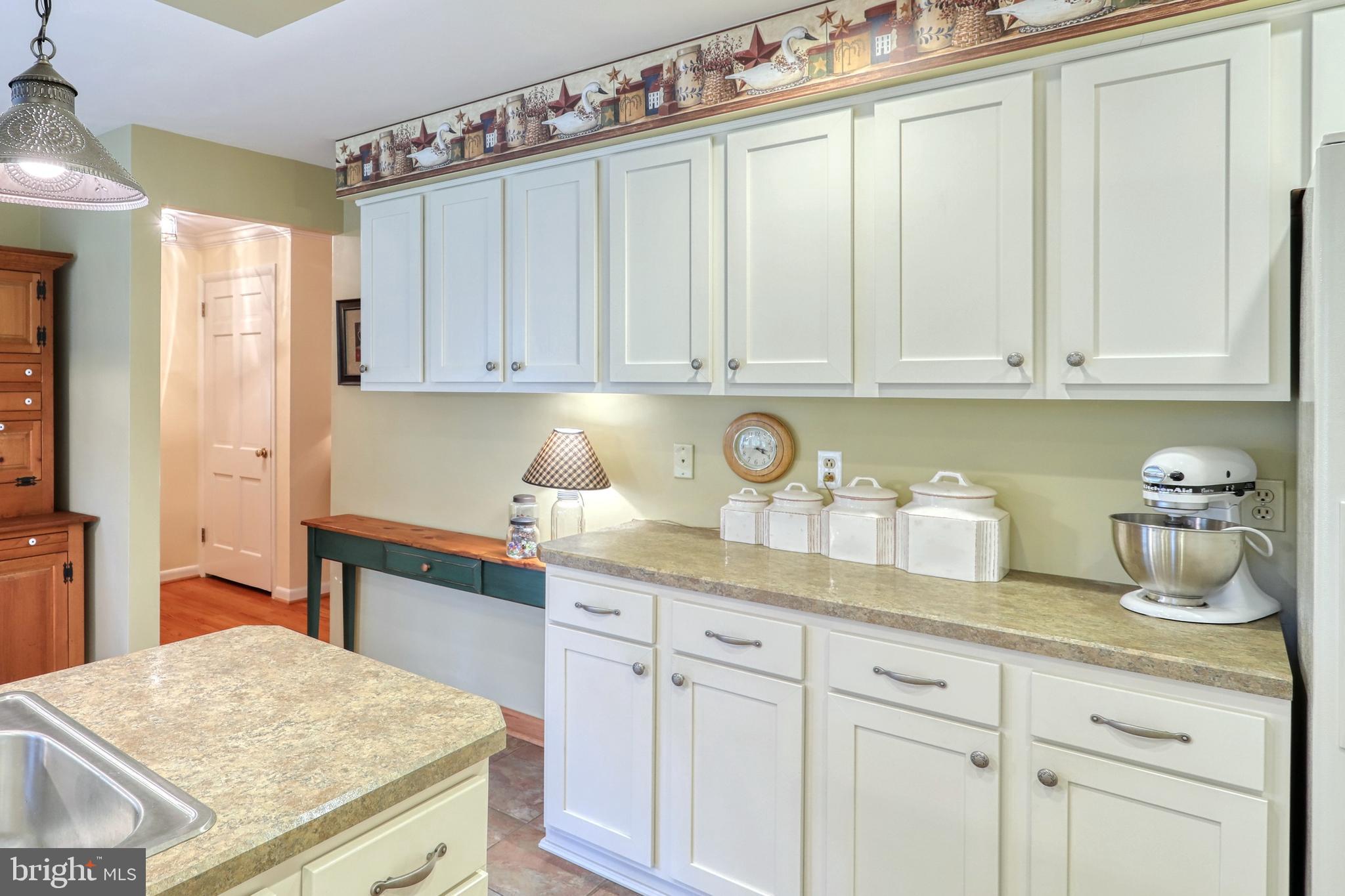 685 Cortleigh Drive York, PA 17402 - Photo 11 of 40 Gallery Image 11