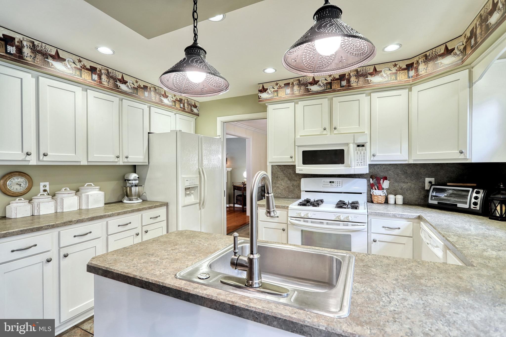 685 Cortleigh Drive York, PA 17402 - Photo 13 of 40 Gallery Image 13