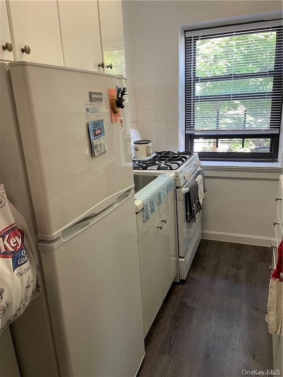 470 Broadway, Unit B2 Yonkers, NY 10705 - Photo 4 of 10 a utility room with dryer and washer