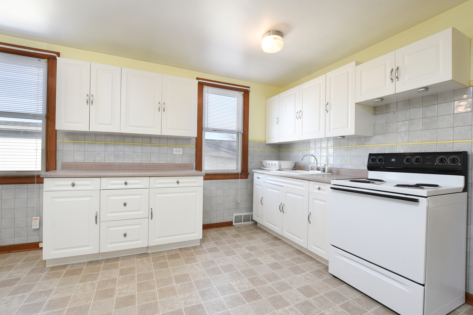 5626 West Patterson Avenue, Unit 2 Chicago, IL 60634 - Photo 3 of 18