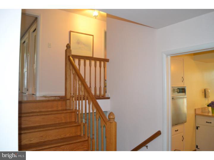 668 Harwick Road Wayne, PA 19087 - Photo 14 of 17 Hallway