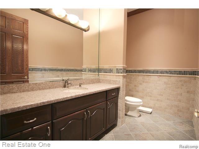 32400 Rock Ridge Lane Farmington Hills, MI 48334 - Photo 30 of 44