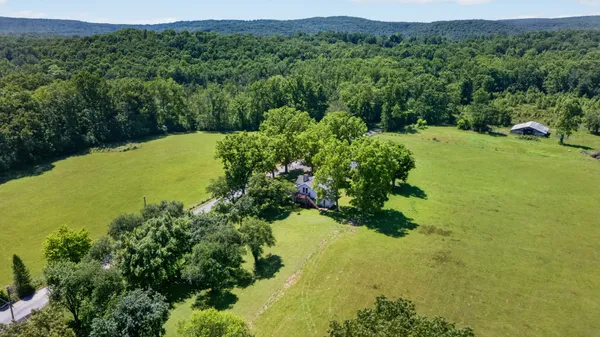 $211,900 | 697 Bottom Road, Palmer, TN 37365