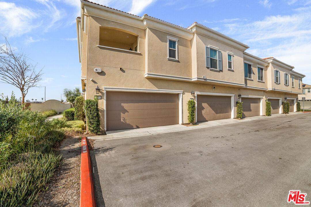 981 West Clover Avenue Rialto, CA 92376 - Photo 21 of 29