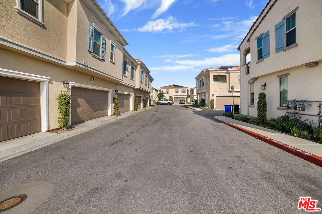 981 West Clover Avenue Rialto, CA 92376 - Photo 22 of 29