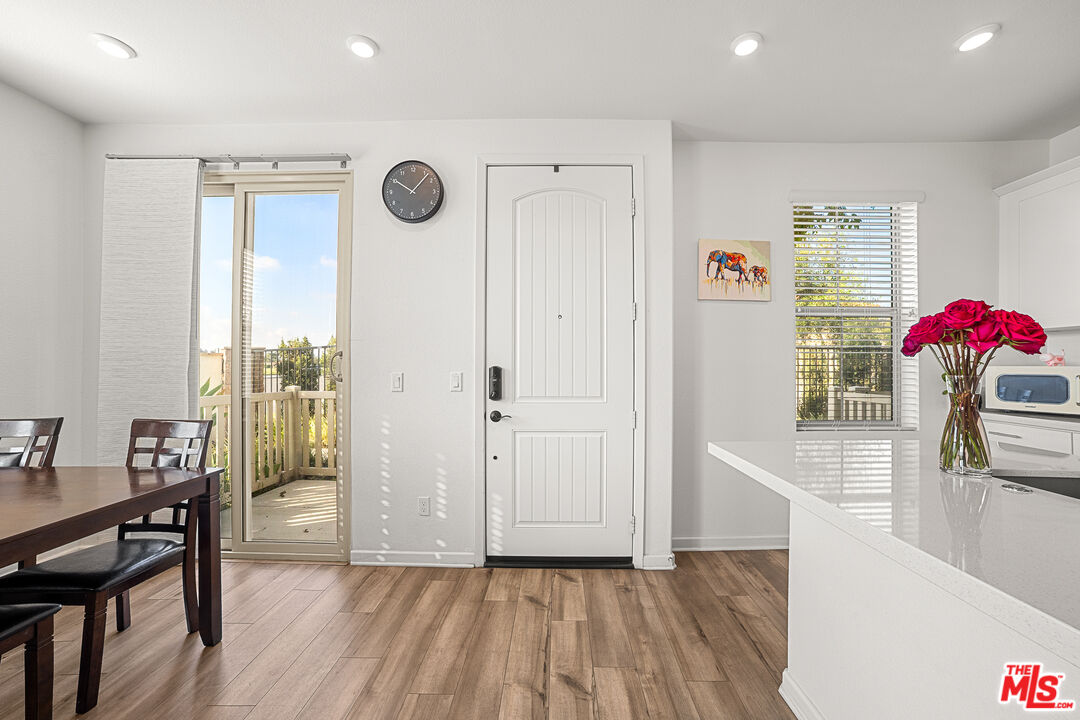 981 West Clover Avenue Rialto, CA 92376 - Photo 3 of 29