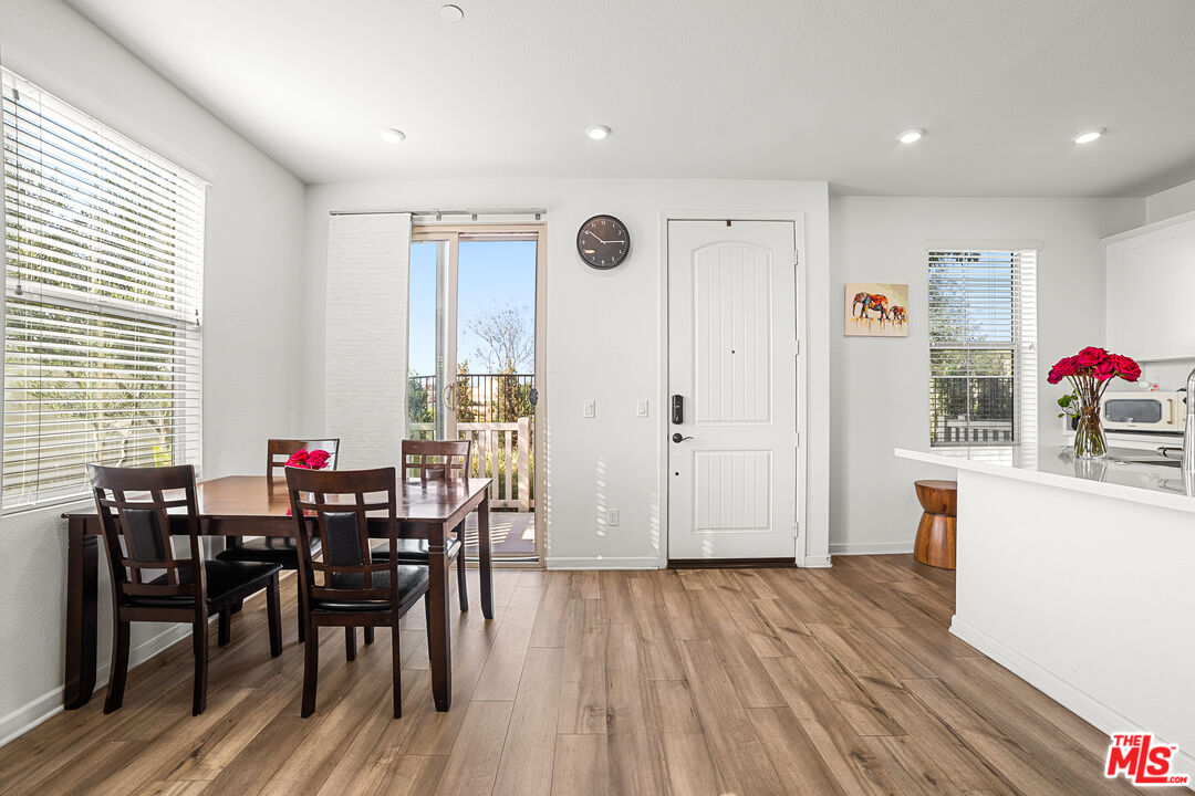 981 West Clover Avenue Rialto, CA 92376 - Photo 7 of 29