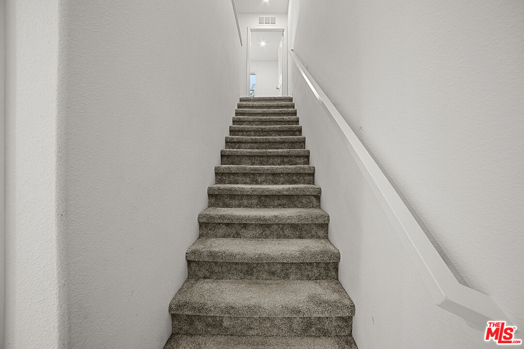 981 West Clover Avenue Rialto, CA 92376 - Photo 10 of 29