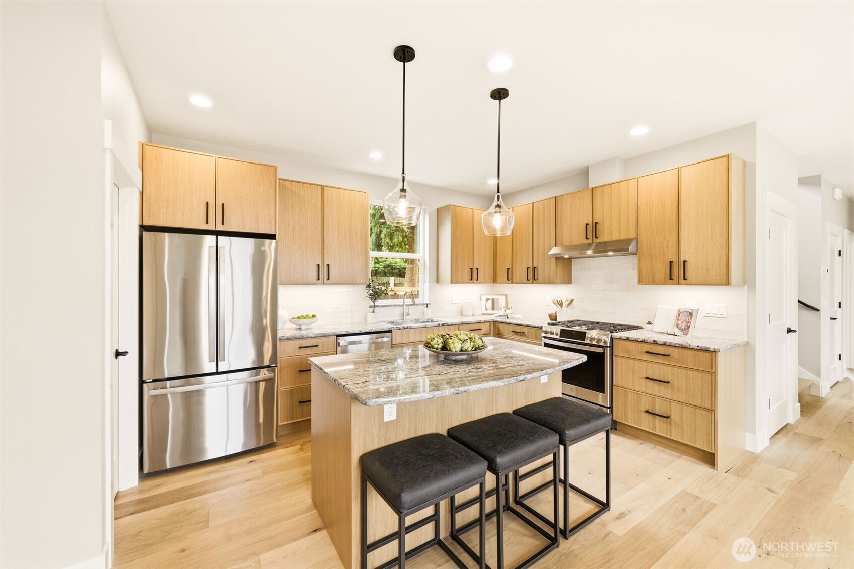 10202 44th Avenue Southwest Seattle, WA 98146 - Photo 10 of 35