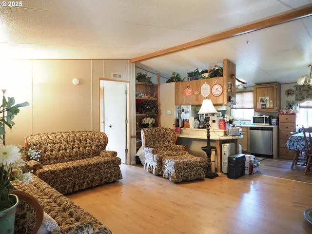 $90,000 | 1901 Southeast Minter Bridge Road, Unit 62, Hillsboro, OR 97123